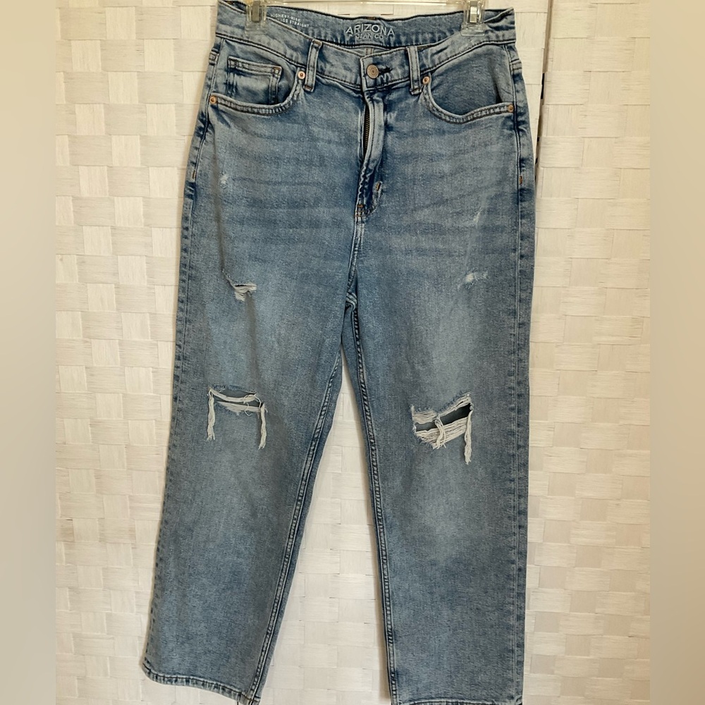 Arizona  Juniors size 9 Distressed Vintage Waist Blue Jeans